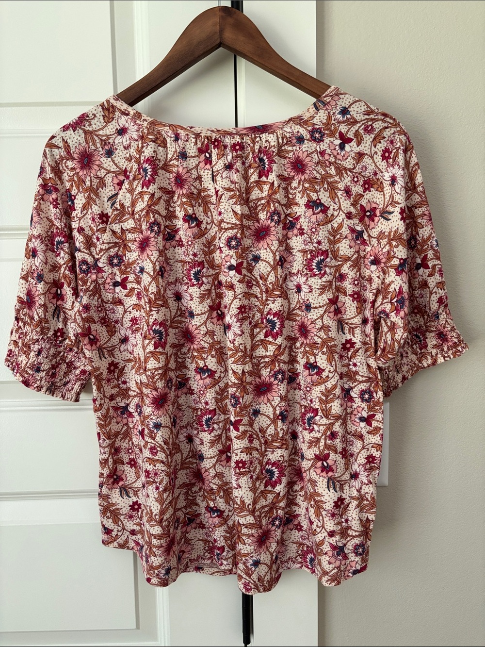 Lucky Brand Women's Floral Smocked Peasant Top - Picture 4 of 5